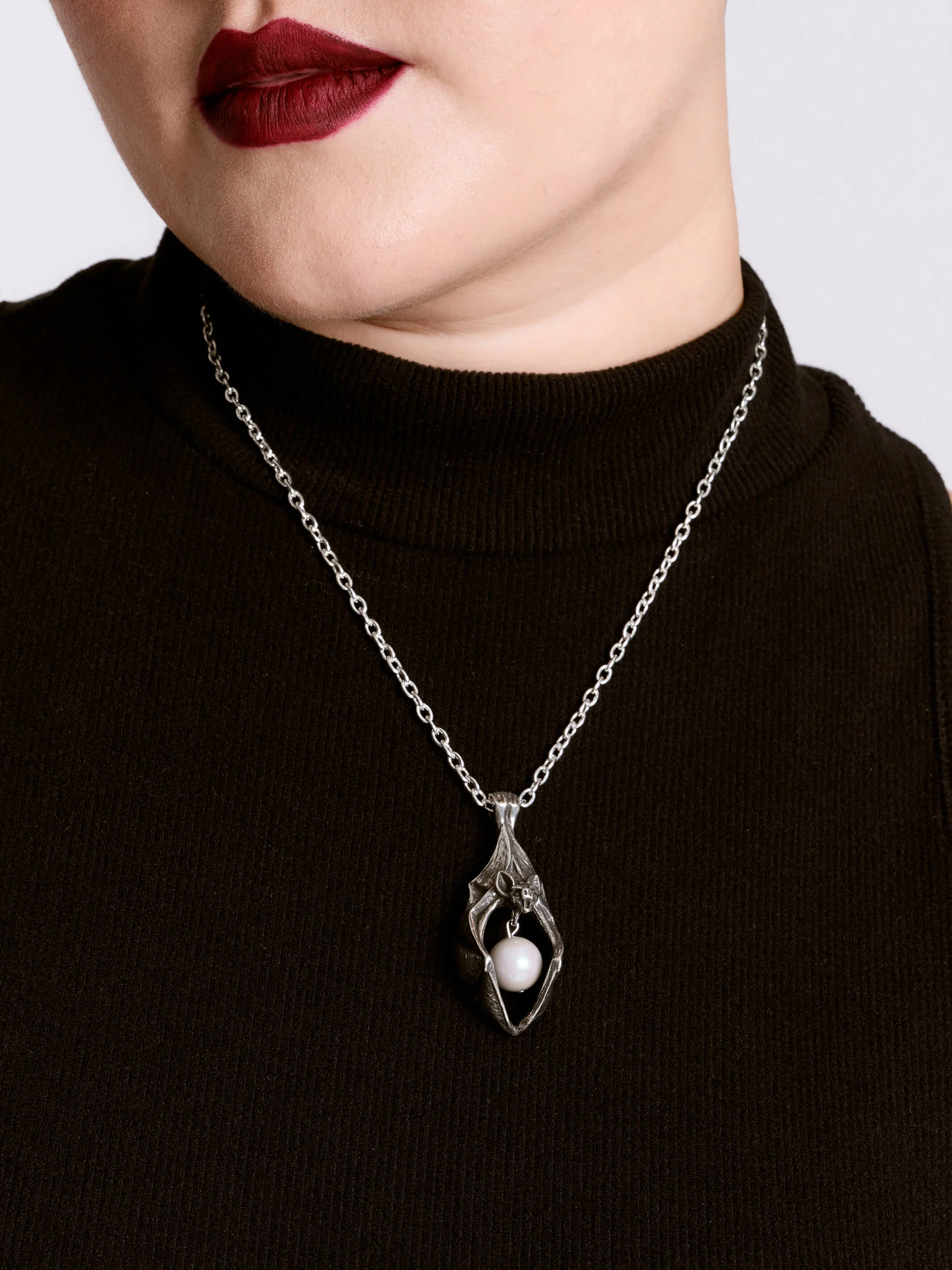 Vampire's Eye Necklace - Image 2